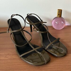 Khaite sz 39 Cage 75 Sandal Olive Patent